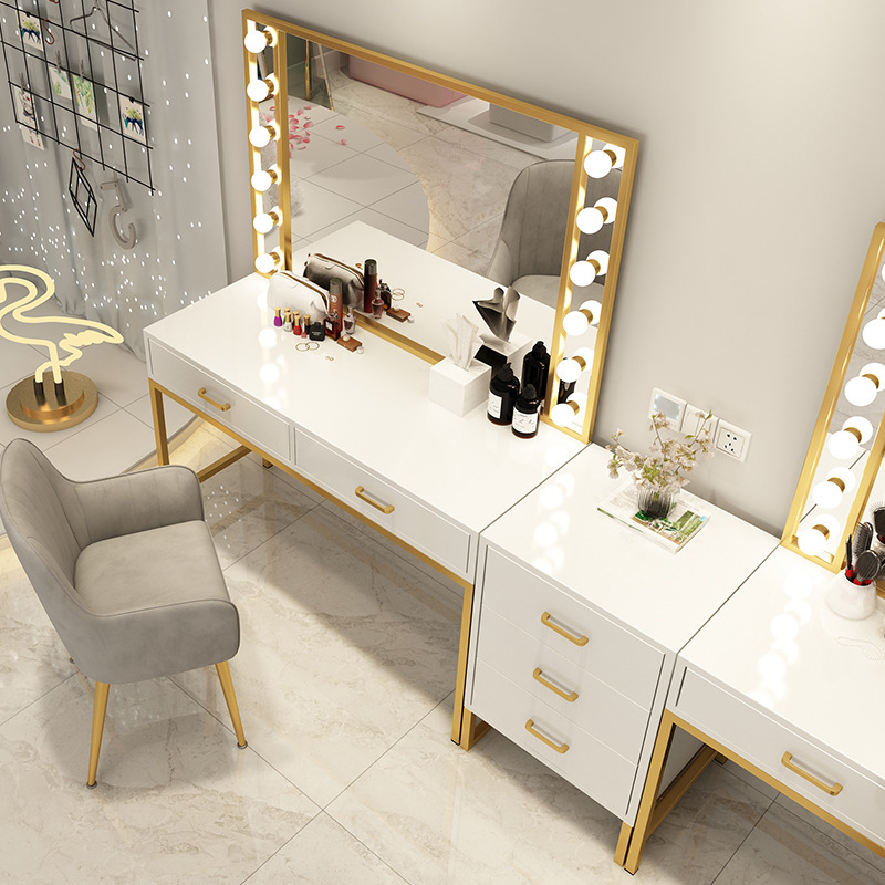 Makeup table Photo studio Make - đánh giá và giá Beauty And Makeup Studio